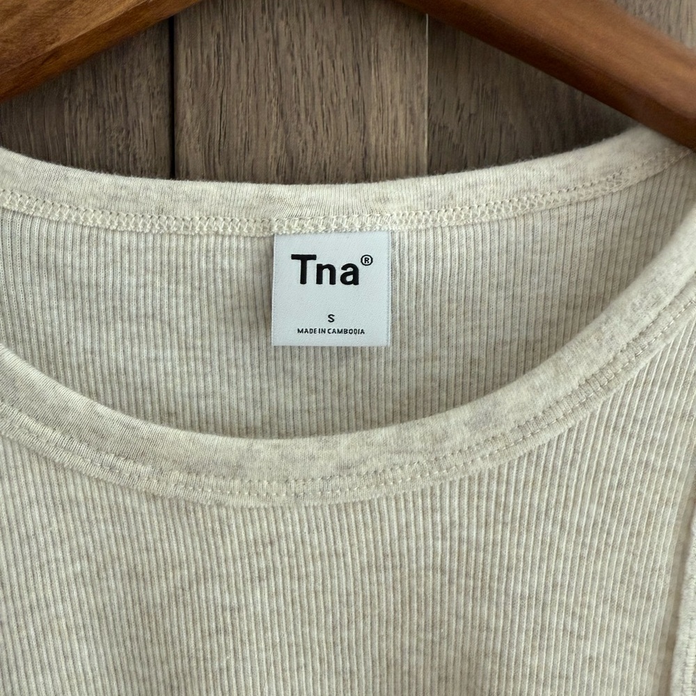ARITZIA TNA RIBBED CROPPED TANK SMALL - Picture 2 of 4